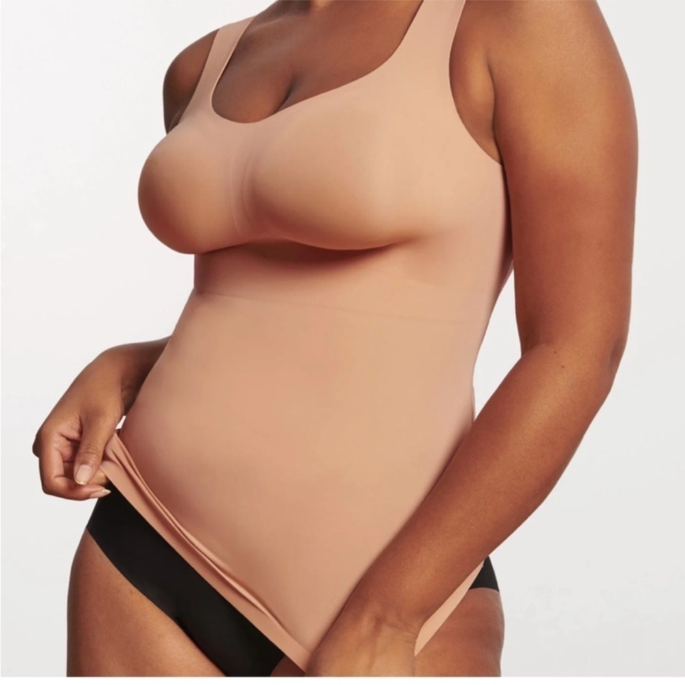 EVELYN & BOBBIE | SMOOTHING BRA CAMI
nwt size 3XL